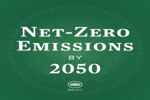 Weißer fettgeschriebener Text auf grünem Hintergrund liest "net-zero emissions by 2050."