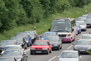 FW Burscheid: Verkehrsstau verzögert schweren Verkehrsunfall