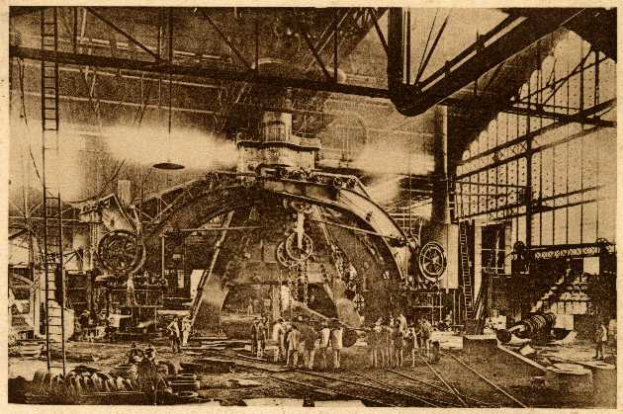 Ein Schwarz-Weiß-Foto einer Fabrik mit Arbeitern, die eine große Maschine bedienen, umgeben von Leitern und Stangen, mit dem Text "Cadillac Steel Works" unten.