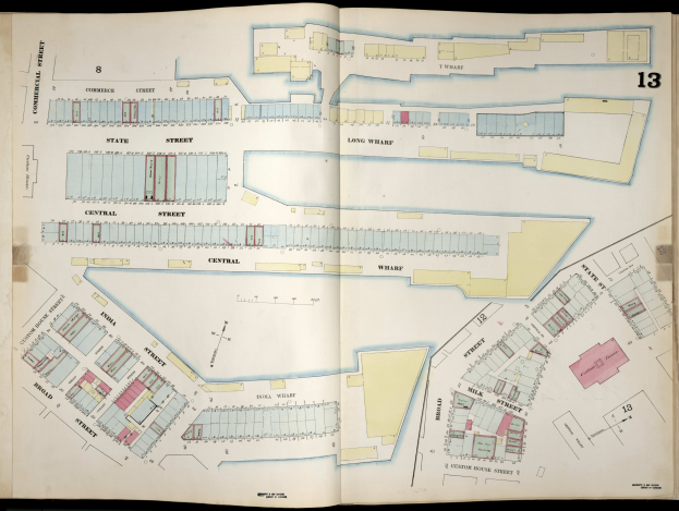 Ein aufgeschlagenes Buch mit einer detaillierten Stadtkarte, das wahrscheinlich Teil eines Bauplans ist.