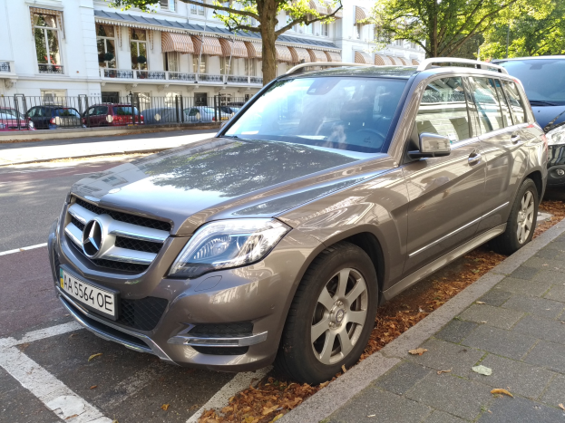 Polizei beschlagnahmt tiefergelegtes Mercedes
