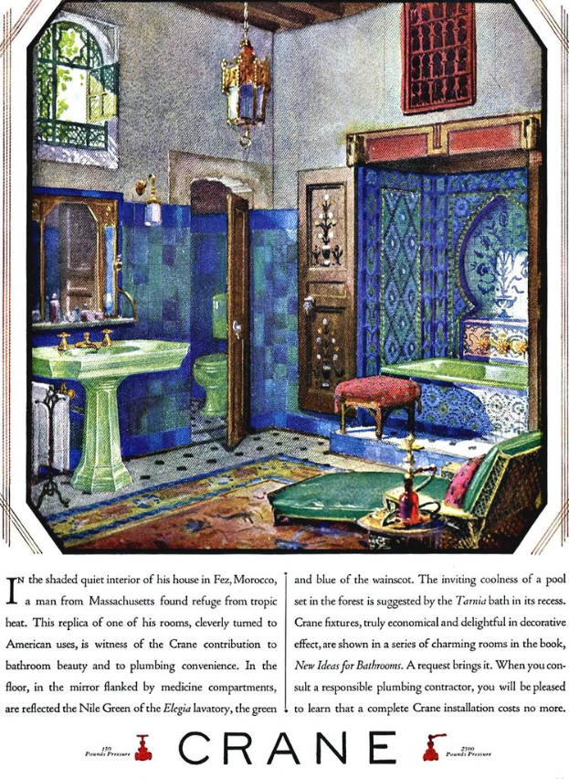 Eine Buchseite mit einem Badezimmer, Waschbecken, Wasserhahn, Spiegel, Lampe, Fenster, Tür, WC, Hocker, Stuhl, Badewanne und einem Teppich.