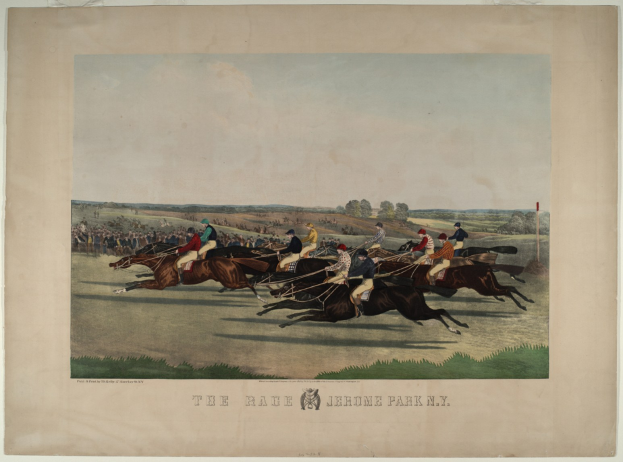 Eine Gruppe von Menschen, die auf Pferden durch eine grüne Wiese mit Bäumen und einem blauen Himmel reitet, mit Text unten, der "The Race at Jerome Park, New York" lautet.