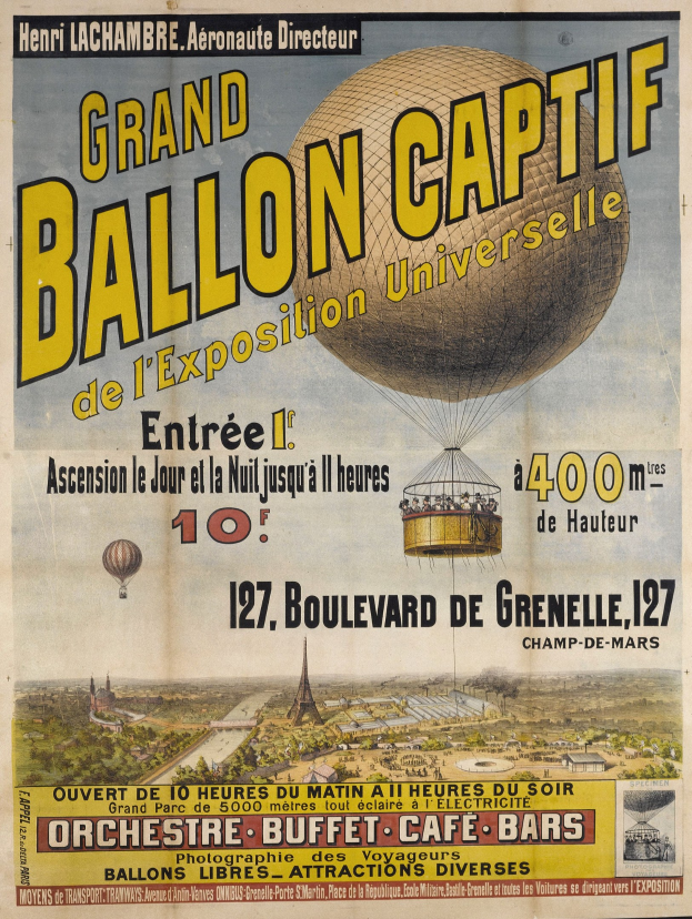Plakat, das einen großen gefangenen Ballon auf der Exposition Universelle 1889 ankündigt, mit Heißluftballons, Gebäuden, Bäumen und Text.