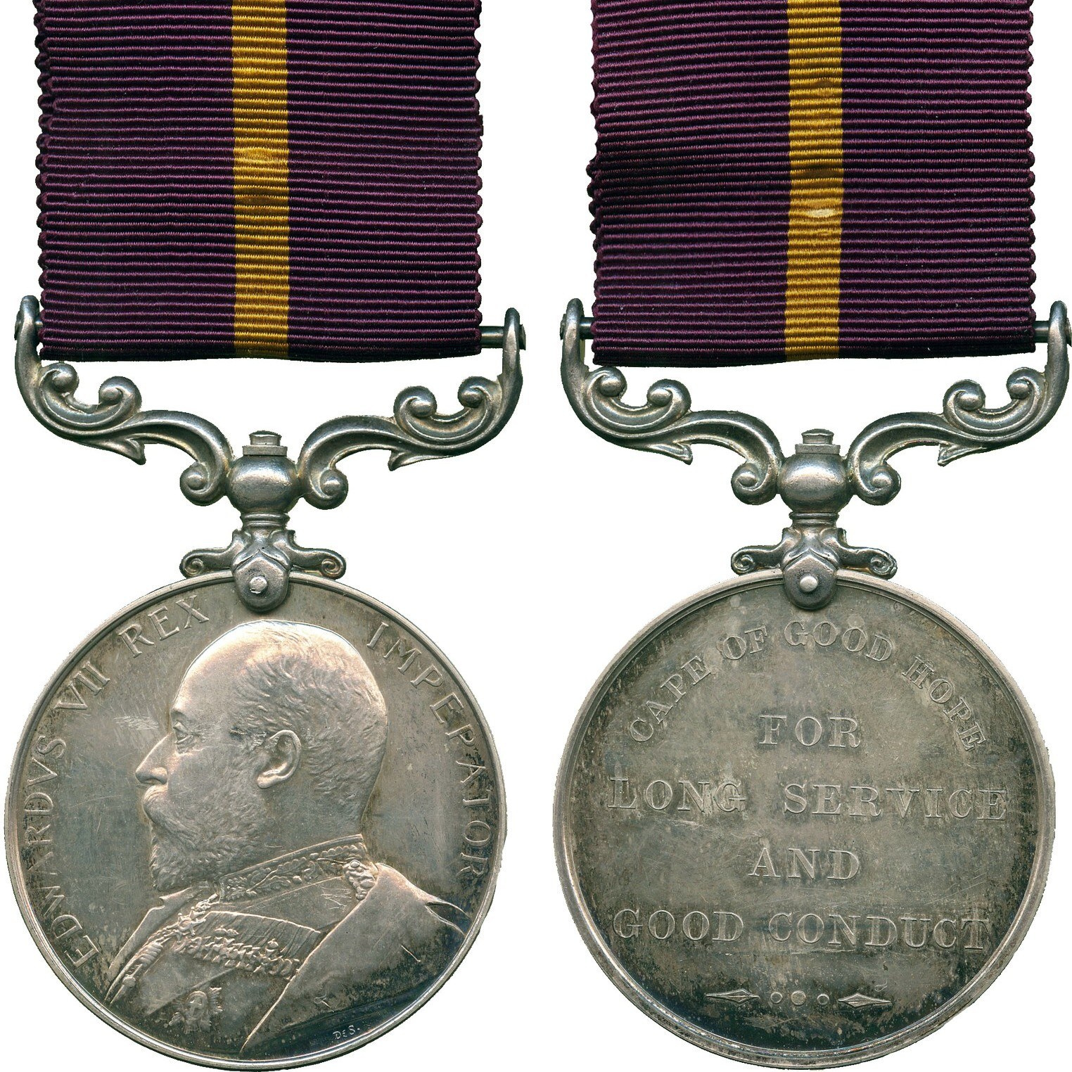 Silberne Medaille mit lila und gelbem Band, linksseitiges Porträt und rechtsseitiger Text 'Long Service and Good Conduct'.