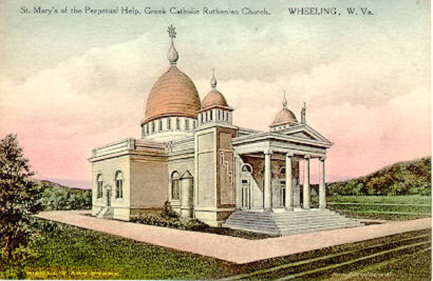 Eine alte Ansichtskarte zeigt die St. Marienkirche von der Hilfe der Perpetual Greek Catholic Ruthenian Church in Wheeling, West Virginia, mit einer Säulenfassade, Treppe und Kuppel, umgeben von Bäumen und Gras, mit einem bewölkten Himmel im Hintergrund und einer Inschrift oben.