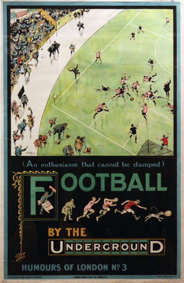 Ein Vintage-Plakat zeigt eine Menge, die ein Fußballspiel in einem Stadion schaut, mit dem Text "Fußball von der U-Bahn - Londoner Humor Nr. 3" oben.