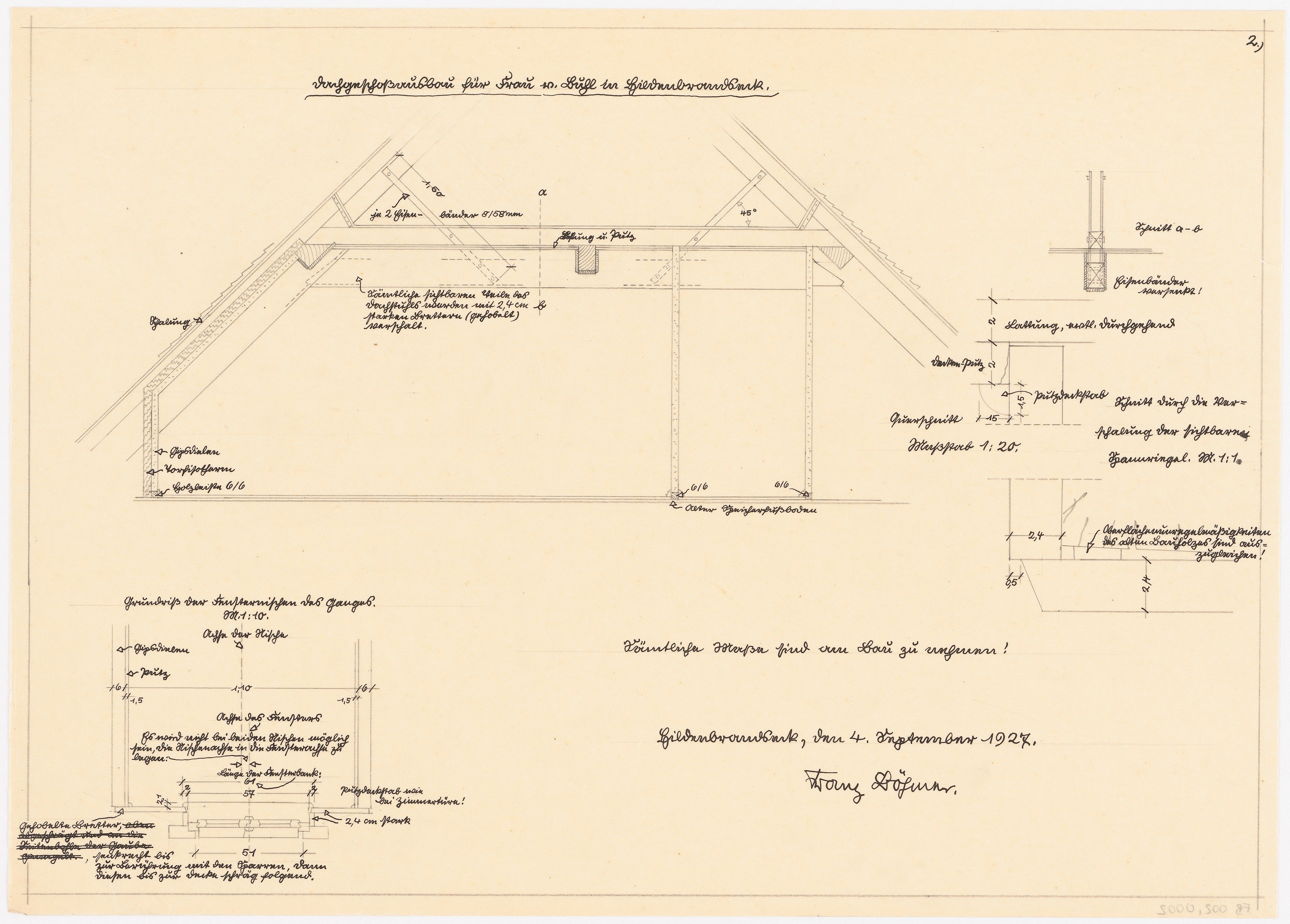 Schwarz-weißes Architekturzeichnung eines Hauses mit einem geneigten Dach, einschließlich detaillierter Grundrisse und Textanmerkungen auf Papier.